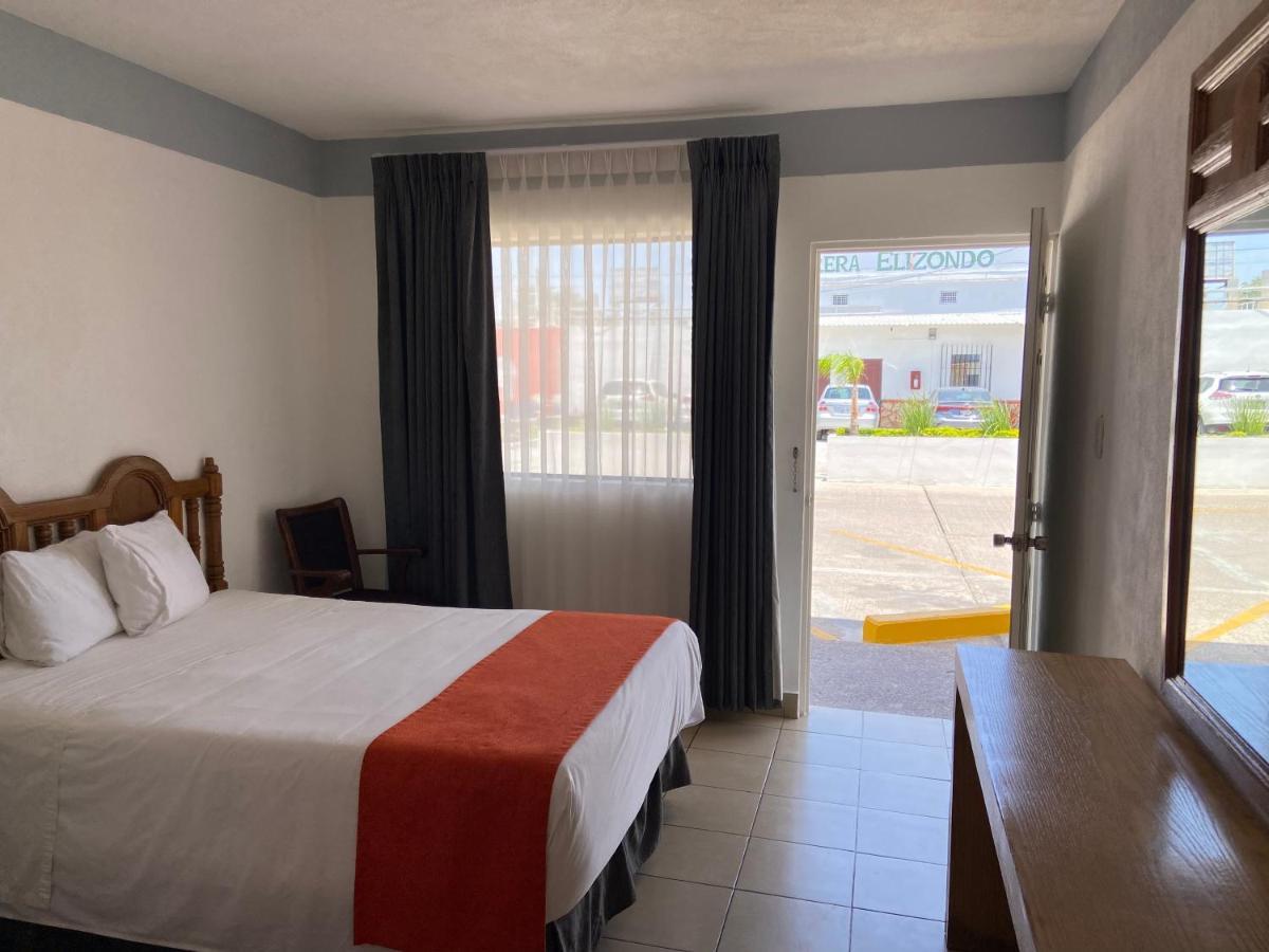 Hotel Los Robles Nuevo Laredo Εξωτερικό φωτογραφία